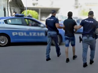 40 giorni di prognosi alla compagna, polizia arresta aguzzino