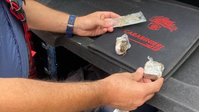 60enne con coca e hashish al bar a Fossato di Vico, denunciato
