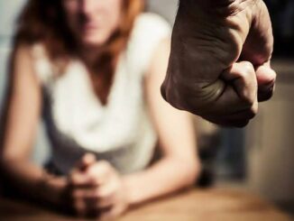 Pugni, calci e schiaffi per tutti i like ricevuti su social, arrestato rumeno