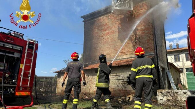 Incendio in annesso agricolo a Perugia in Strada Fabrianese
