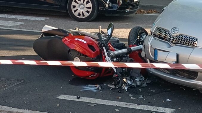 Incidente a Santa Maria degli Angeli, scontro auto-moto, morto un 53enne di Cannara