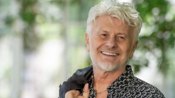 Ron si Esibisce al Teatro Comunale di Todi per "Moon in Canto"