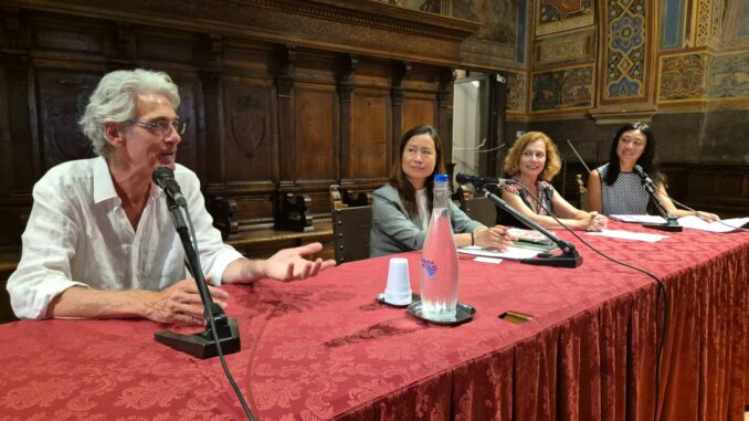 Gruppo di studenti cinesi in visita a Perugia accolti a Palazzo dei Priori