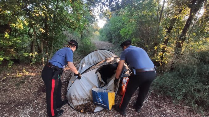 Blitz dei Carabinieri nell’area boschiva di Itieli a Narni, smantellati bivacchi
