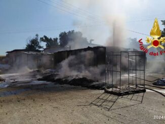 Incendio in capannone a Bettona, Vigili del Fuoco sul posto