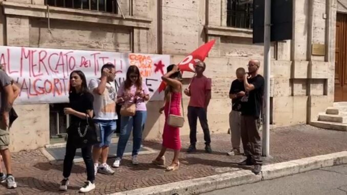Protesta dei docenti precari a Terni contro l’algoritmo di nomina