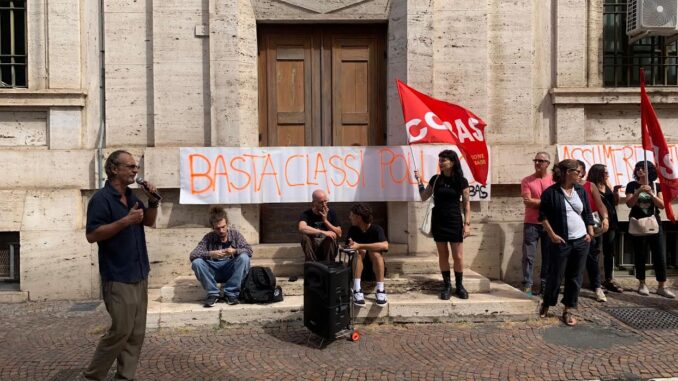 Protesta dei docenti precari a Terni contro l’algoritmo di nomina