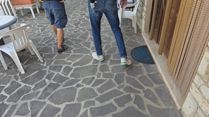 Ottantenne aggredito nella notte a Bastia, trovato l'autore e un 20enne di Cannara