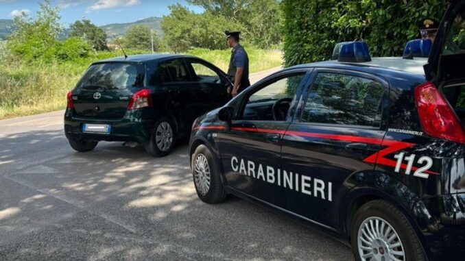Bastia Umbra: arrestato 21enne per spaccio, denunciata compagna