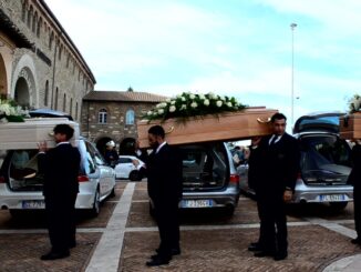 Funerale famiglia Scoccia, l'ultimo saluto a Elisa, Maristella ed Enrico