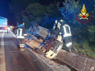 Incidente stradale alle prime luci dell'alba, scontro tra auto e camion sulla SS675