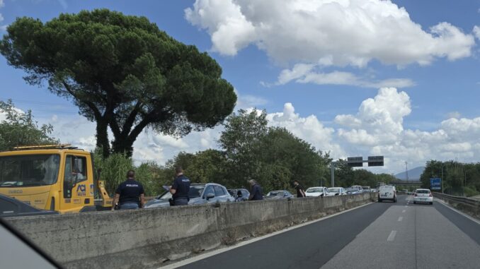 Tamponamento a catena tra 4 auto su innesto E45, traffico bloccato per ore