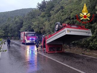 Autocarro si ribalta tra Piediluco e Terni, l'incidente sulla strada SS79
