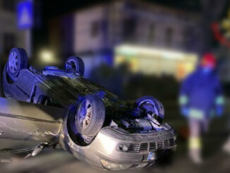 Incidente a Cenerente: auto ribaltata, conducente illeso