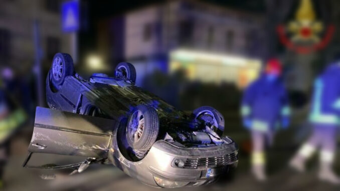 Incidente a Cenerente: auto ribaltata, conducente illeso
