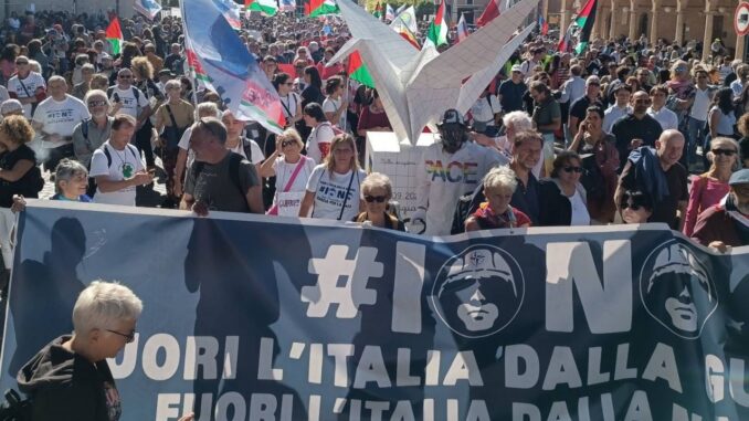 Fronte del Dissenso in marcia per la pace, manifestazione ad Assisi [FOTO E VIDEO]