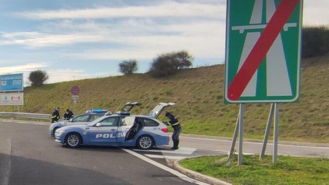 Truffa anziani smascherata, arresti dopo blitz sull’A1