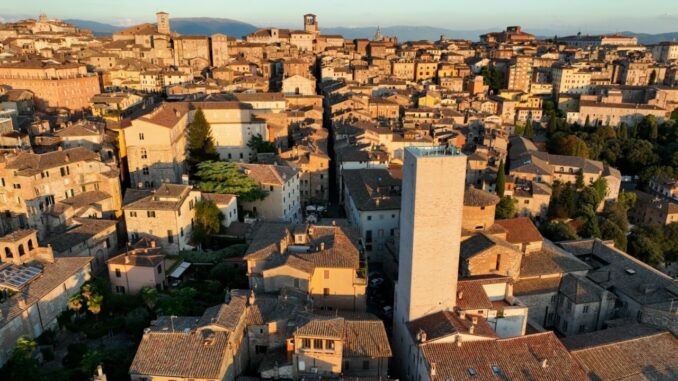 A Perugia ‘Priorità vivere lentamente’, invito soffermarsi via Priori