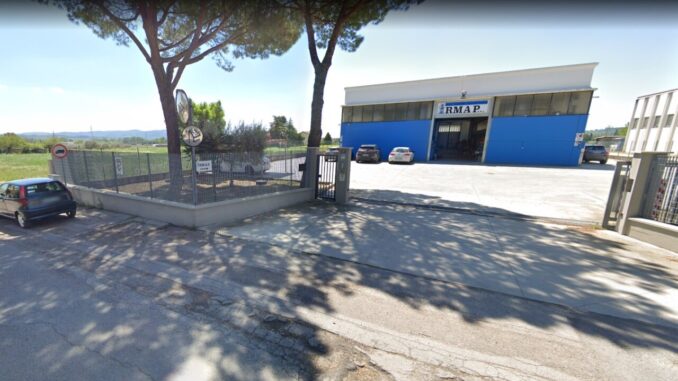 Petardi contro un cane: appello ai genitori, in fuga tre ragazzini
