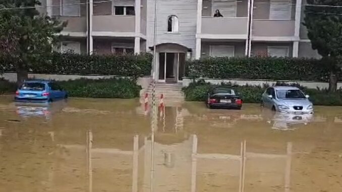 Allagamenti in varie zone [Video] di Perugia, traffico bloccato e disagi