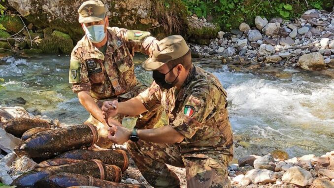 Ordigno bellico riaffiora dal Tevere, area isolata dai carabinieri