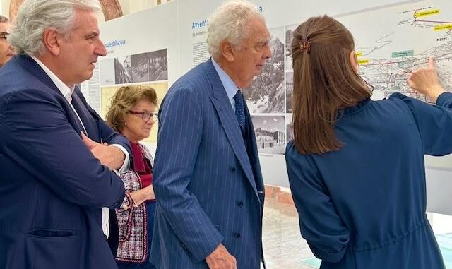 Giovanni Arvedi visita la mostra per i 140 anni di AST