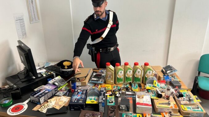Arrestato per furto di utensili da 2000 euro in negozio di edilizia