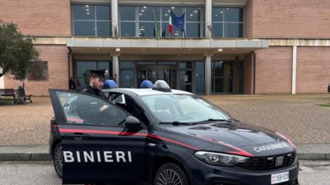 Ruba un cellulare da 500 euro in ospedale, denunciato 31enne 