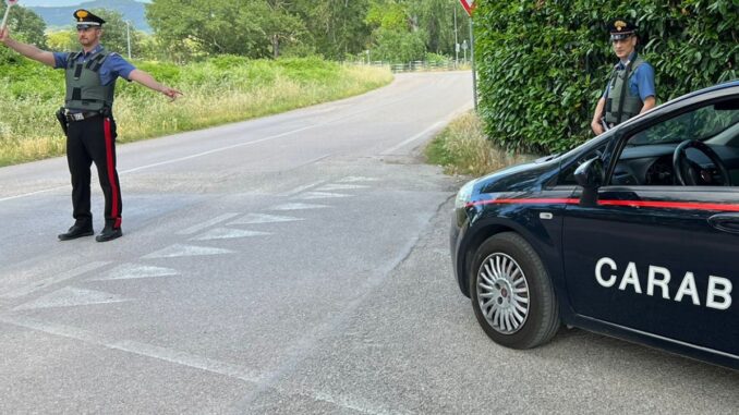 Tentato furto in ferramenta: fermati e denunciati tre uomini