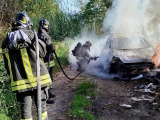 Incendio auto vicino Sant'Arcangelo: intervento dei Vigili del Fuoco