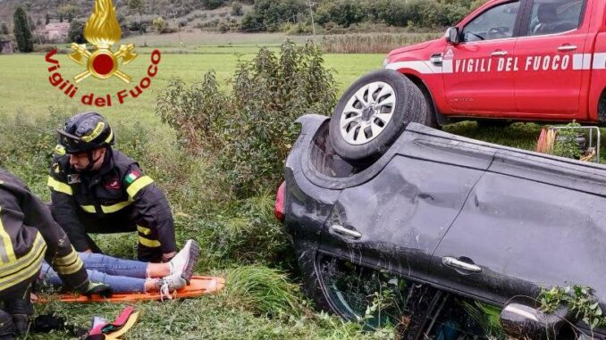 Incidente stradale sulla SS 728: un'auto ribaltata