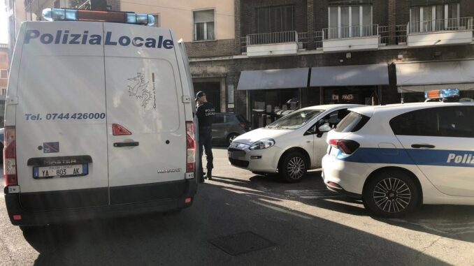 Grave incidente stradale coinvolge un 12enne davanti alla scuola