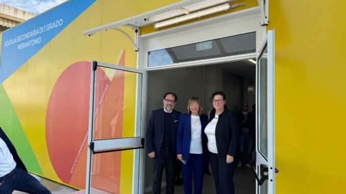 Tesei visita il polo scolastico di Pierantonio