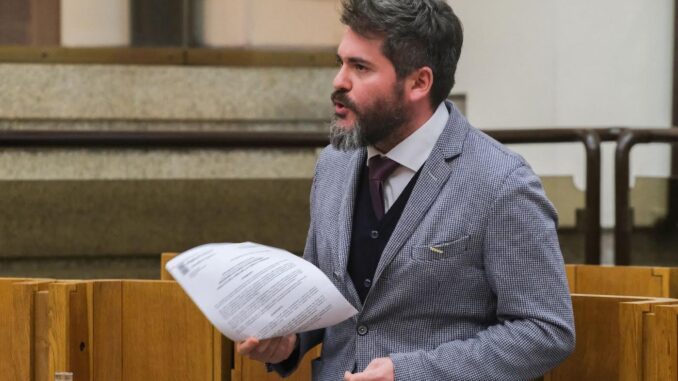 Caos nella Sanità Umbra: De Luca Accusa la Giunta Tesei