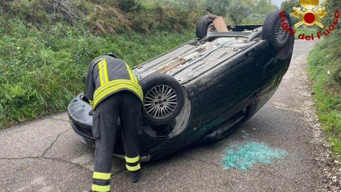 Incidente a San Gemini, conducente soccorsa dai vigili del fuoco e 118