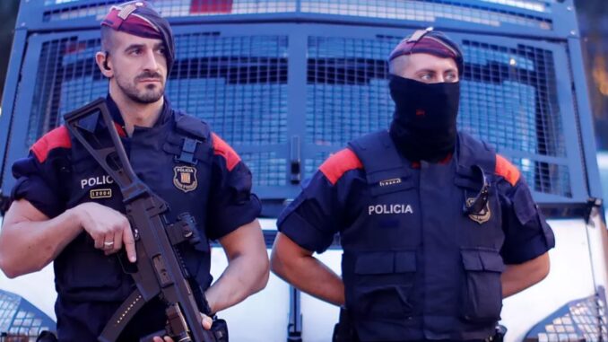 Arrestato latitante a Gerona per furti e rapine, estradato in Italia