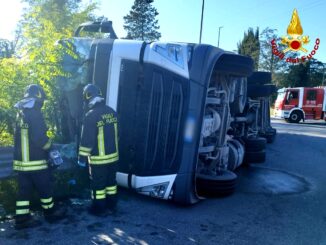 Tir si Ribalta sulla Via Ortana a Nera Montoro