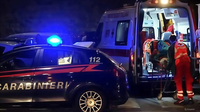 Aspetta la ex sotto casa e la aggredisce con una bici