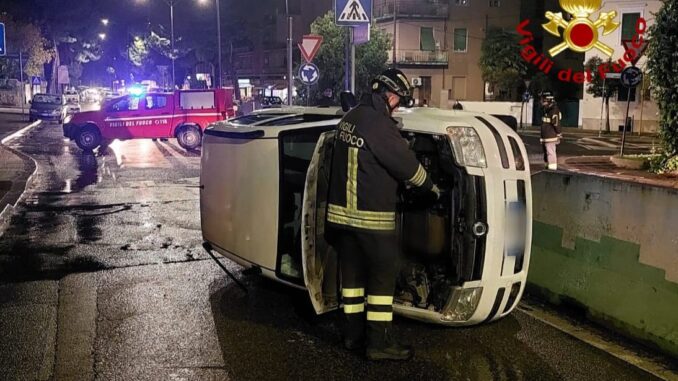 Auto si ribalta a Terni, conducente illesa