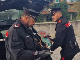 Carabinieri inseguono auto rubata a Gubbio, ladri in fuga