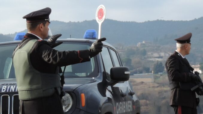 Vìolano il divieto di avvicinamento: denunciati due fidanzati