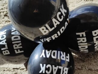 Black Friday e palloncini neri e sconti nei negozi storici di Perugia