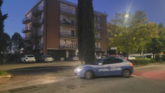 Bambino di 10 anni precipita dal terzo piano a Perugia