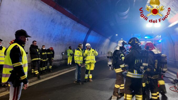 Simulazione incidente in galleria sul raccordo Terni-Orte