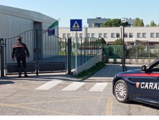 Ruba materiale scolastico a Terni, 42enne denunciato
