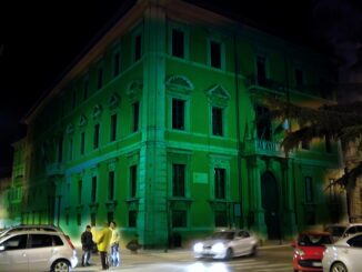 Palazzo Donini illuminato verde teal per prevenzione tumore utero
