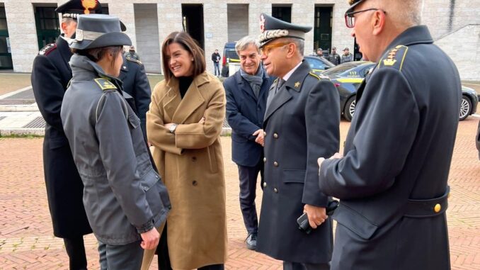 A Perugia arriva BolaWrap al posto del taser, pistola a corda per gli agenti a Fontivegge