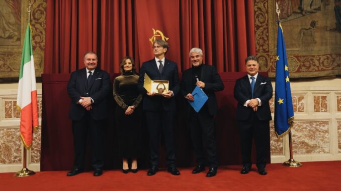 Walter Attanasi riceve il "Premio d’eccellenza. 100 eccellenze italiane"