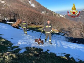 Intervento di salvataggio per un cane bloccato a Monte Cucco