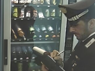 Rubava cibo e monete dai distributori automatici a Piediluco